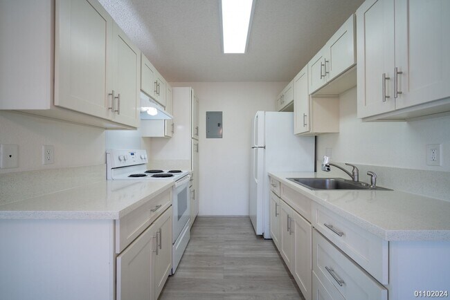 Foto del edificio - AVAILABLE 2/5/26! 2-bdrm, 1-bath, 1-parking, upstairs corner unit at Kuola Townhomes in Waipio Ge...
