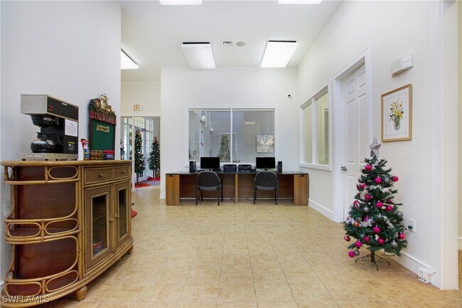 Foto del edificio - 8244 Key Royal Cir