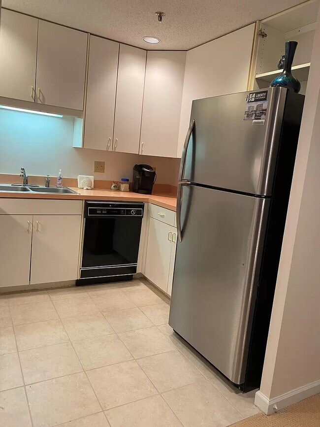 Foto del edificio - 7501 River Rd