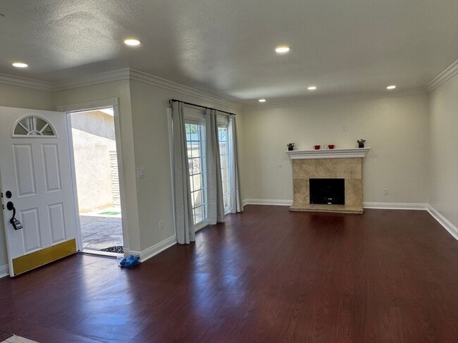 Building Photo - 15471 Salisbury Ln