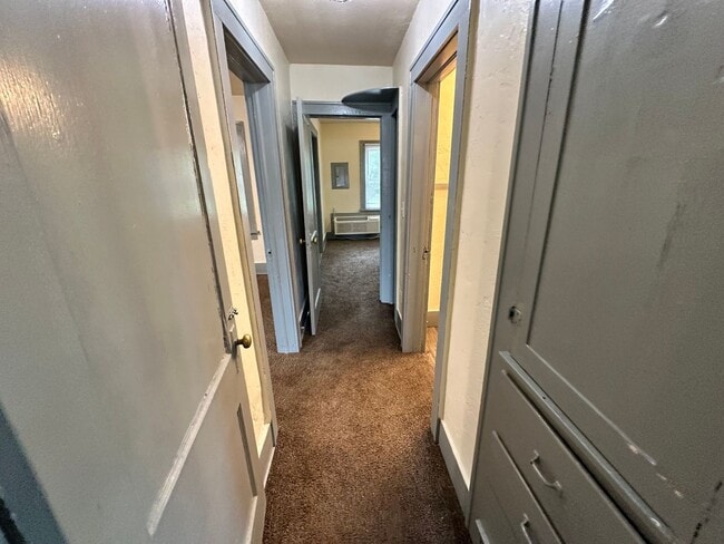 Building Photo - For Rent: Charming 2 Bed, 1 Bath Home in C...