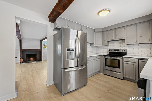 Foto del edificio - 99 Ramapoo Rd