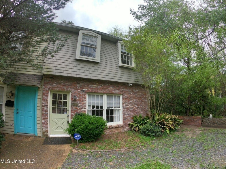 Foto principal - 1235 Linden Pl