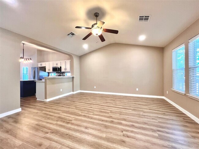 Foto del edificio - 1517 Big Thicket Dr