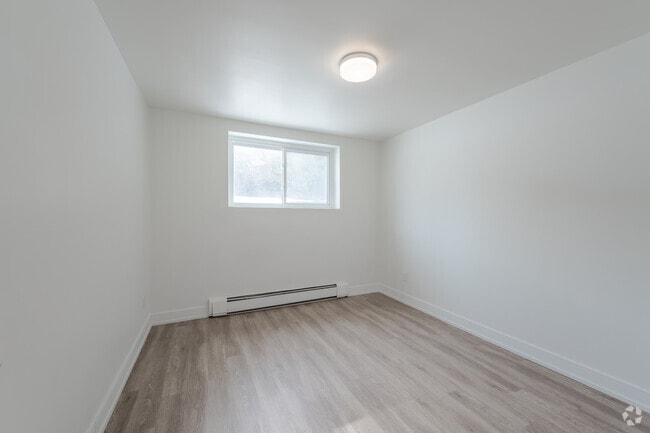 2BR, 1BA - 842SF - Primary Bedroom - 432-462 Leinster Street