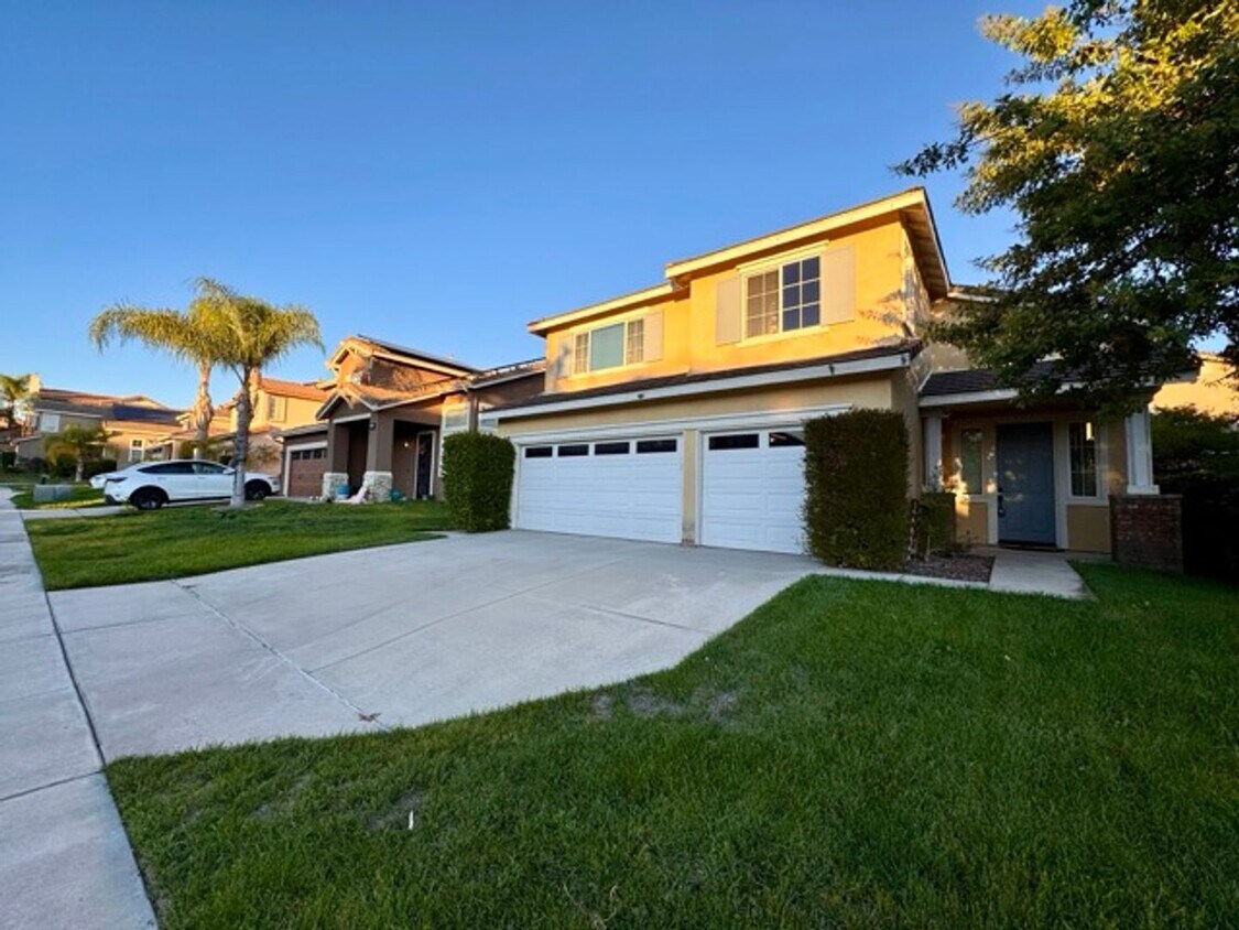 Primary Photo - Beautiful 4 Bedroom Murrieta Home with Sol...