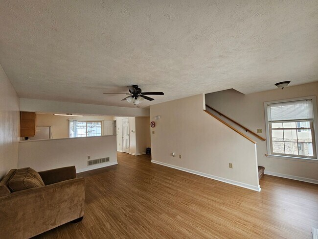 Foto del edificio - 2 Bedroom, 2.5 Bath Townhome Near Med Center - Available June 4, 2026!