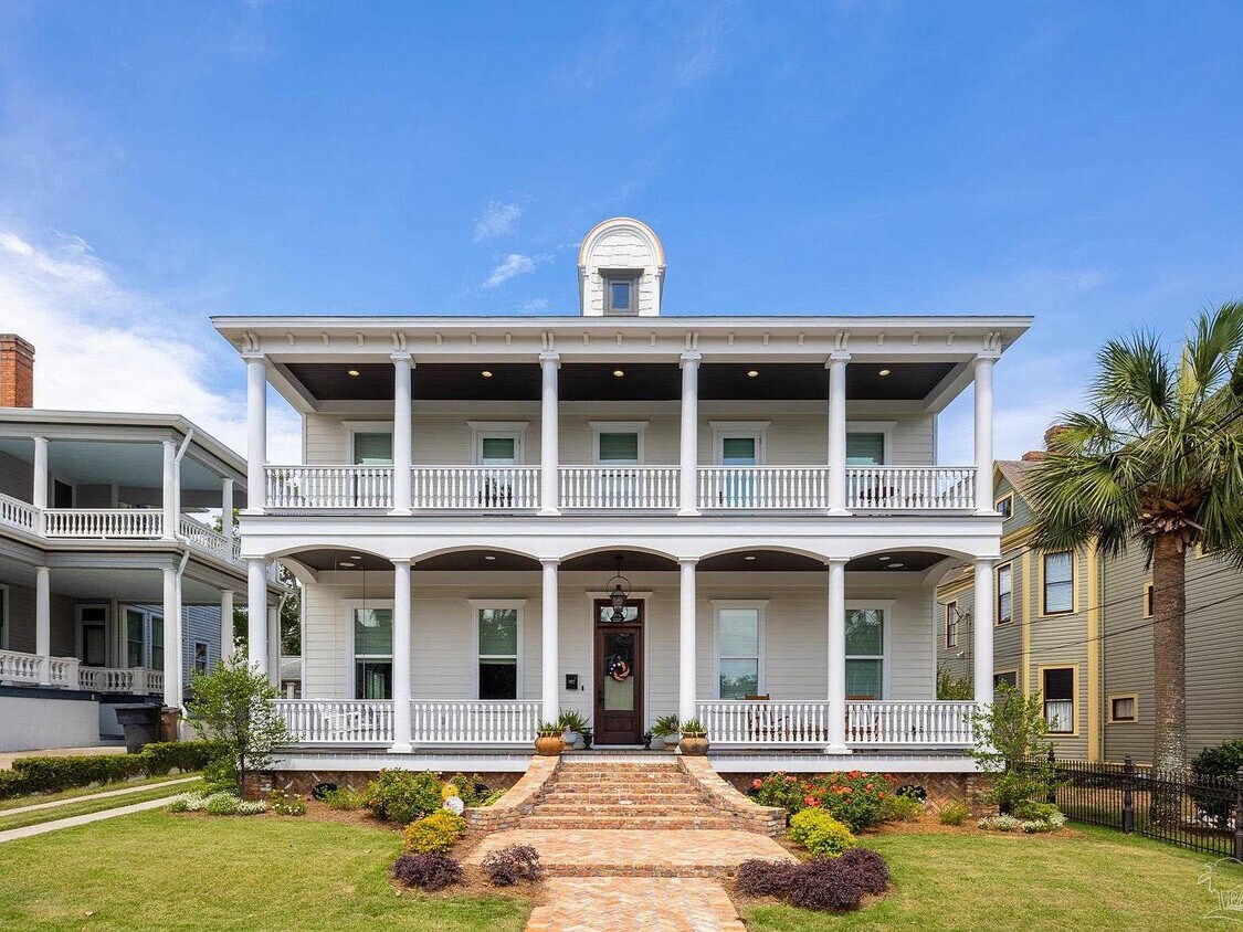 Foto principal - 902 N Spring St