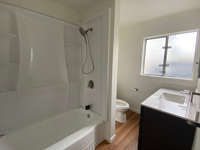 Baño remodelado - 1329 Rose St