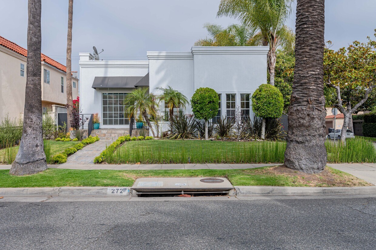 Primary Photo - 272 S Palm Dr