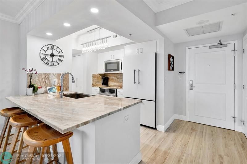 Foto principal - 347 N New River Dr E