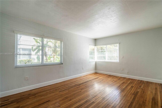 Foto del edificio - 1011 Bay Dr