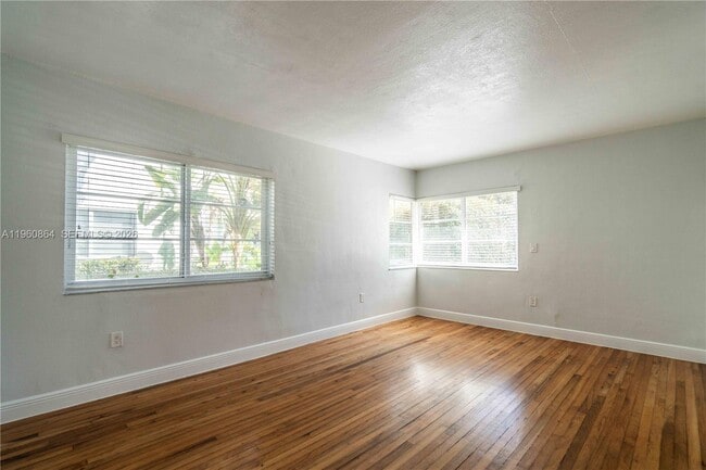 Building Photo - 1011 Bay Dr