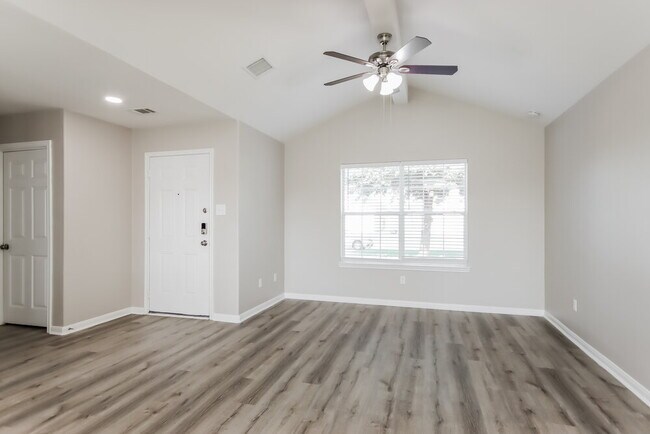 Building Photo - 28926 Trinity River Dr