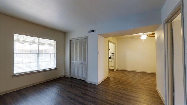 Building Photo - 5000 Holland Ave