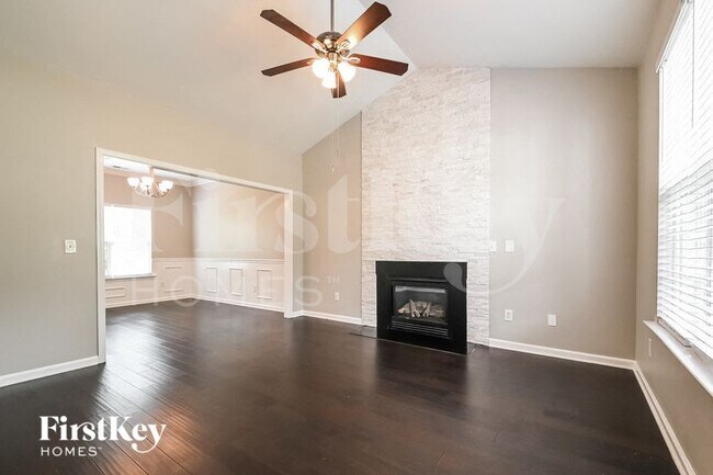 Foto del edificio - 417 Blooming Meadows Rd