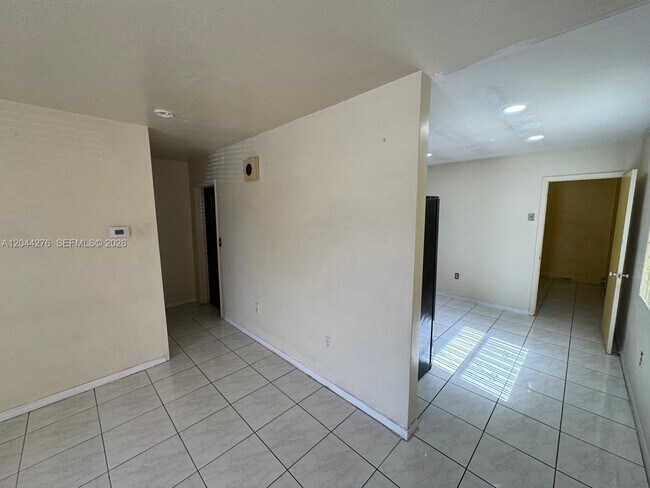 Foto del edificio - 2428 NW 82nd St