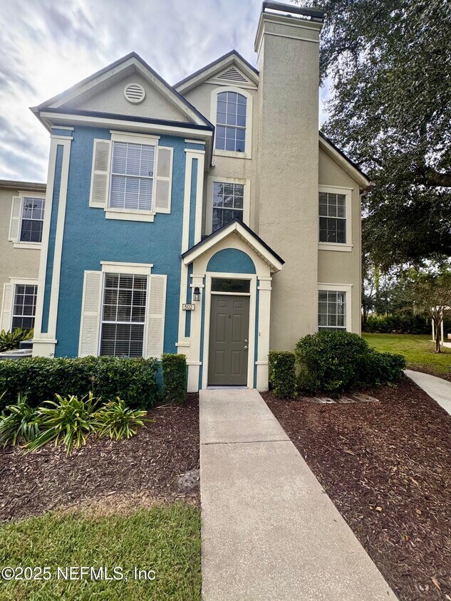 Foto principal - 13700 Richmond Park Dr N