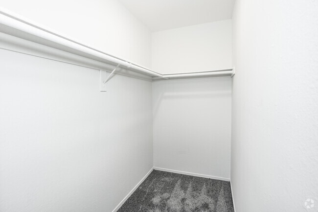 2BR, 2BA - 950SF - Closet - Robin Meadows Garden Grove