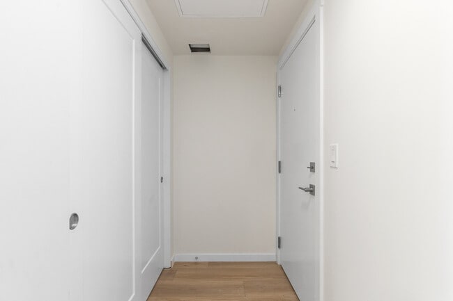 Building Photo - 10830-10114 114 St NW