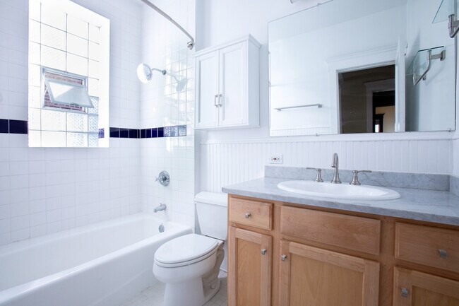 Bathroom - 1409 W Belle Plaine Ave