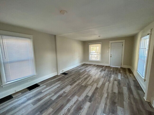 Building Photo - Cheviot:  Cute quiet 1 bed bungalow.  1 ca...