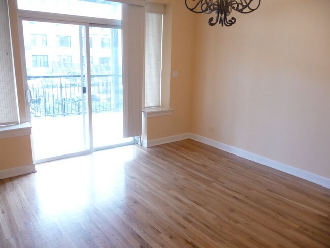 Foto del edificio - 4921 N Winthrop Ave