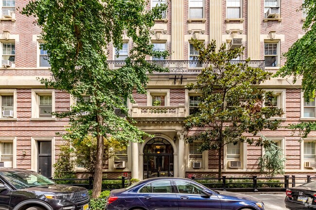 Building Photo - 13-15 E 10th St