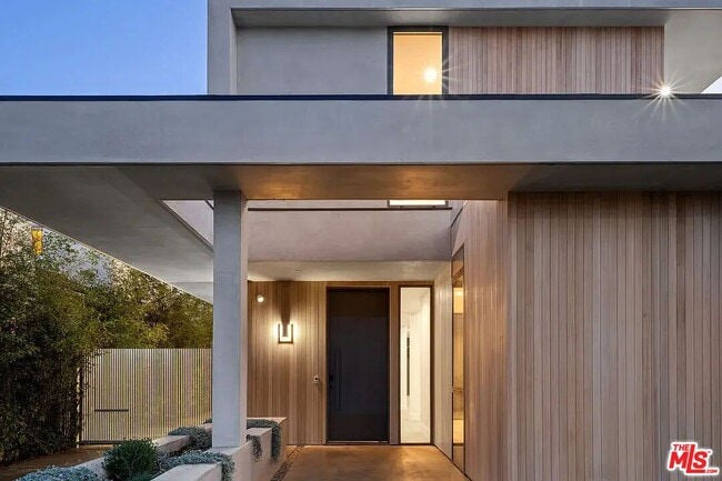 Building Photo - 6132 Maryland Dr