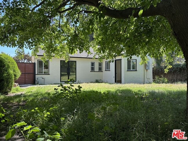 Building Photo - 4001 Chevy Chase Dr