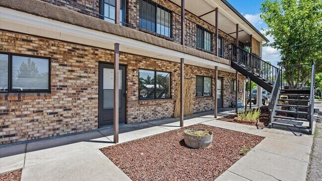 Foto del edificio - Affordable 2 Bed 1 Bath Apartment! Great location!!