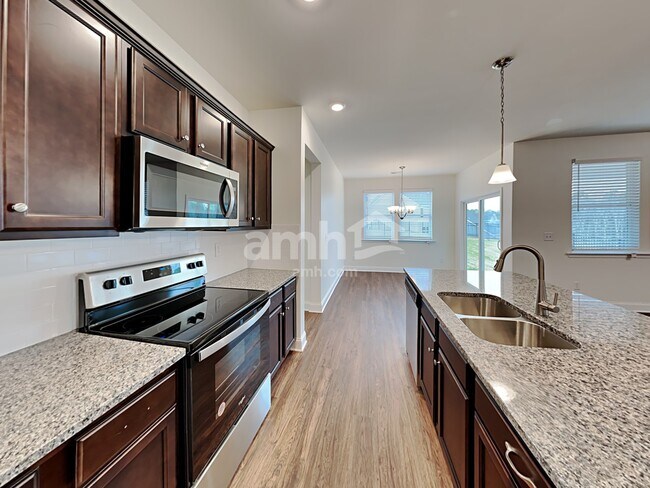 Building Photo - 565 Slew Dr