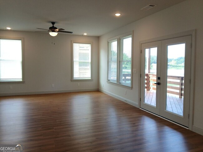 Foto del edificio - 245 Lakeview Dr