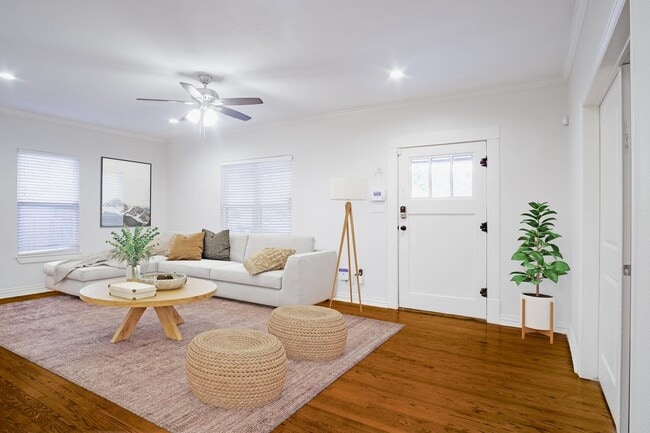 Building Photo - Charming North Oak Cliff home near Bishop Arts District
