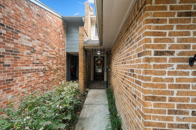 Building Photo - 5711 Innsbruck St
