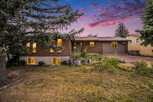 Building Photo - 1550 Hiawatha Dr.