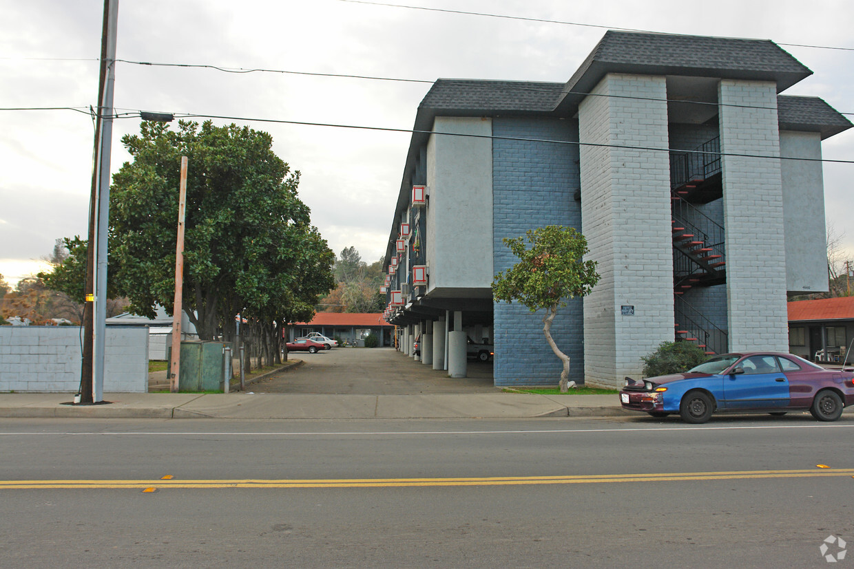 Building Photo - Westside Apartments