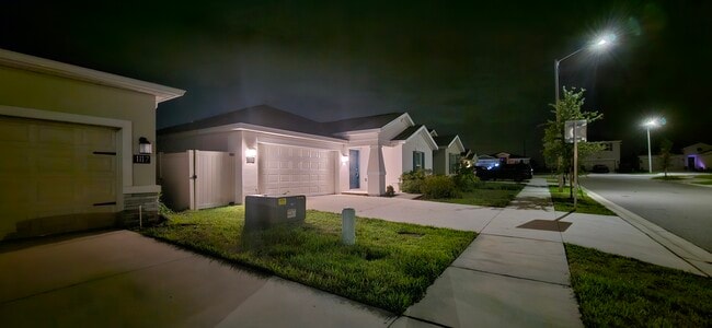 Building Photo - 1113 Saguaro St