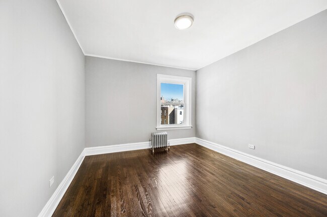 Building Photo - 6837 S Clyde Ave