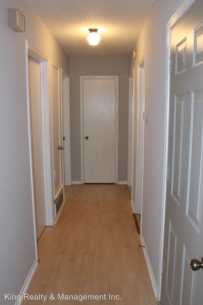 Building Photo - 909 Meadow Mead Dr
