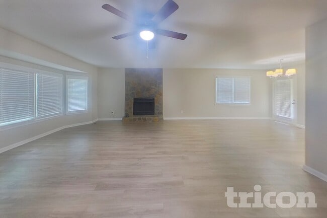 Building Photo - 120 Elberta Dr