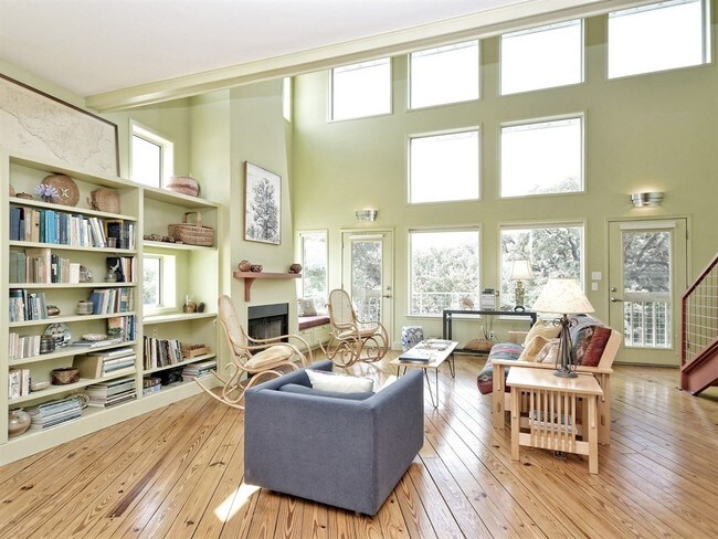 Building Photo - 320 Green Acres Dr