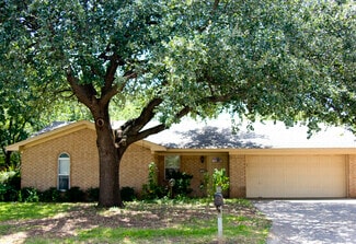 Building Photo - 1520 Sheila Dr