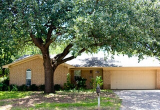 Building Photo - 1520 Sheila Dr