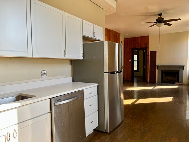 Foto del edificio - 3765 N Kenmore Ave
