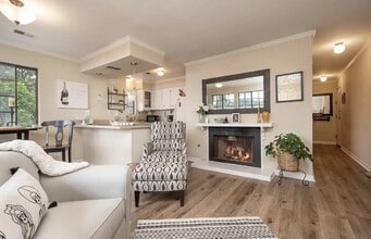 Building Photo - 2000 Palm Ave