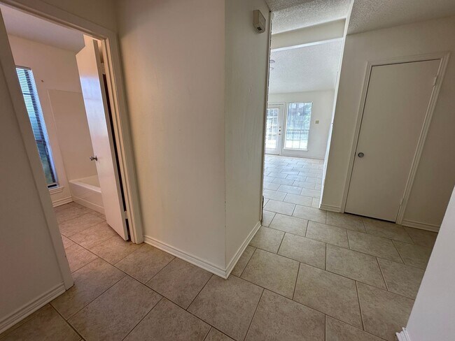 Building Photo - 5885 Creek Side Circle
