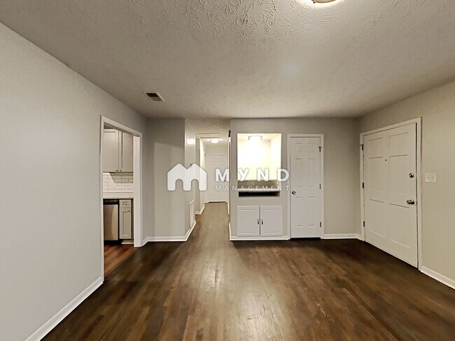 Building Photo - 1210 Spring Hill Dr