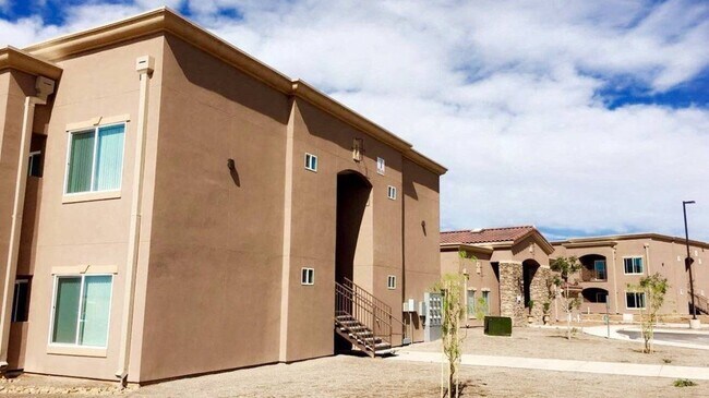 Foto del edificio - Spring River Luxury Apartment Homes