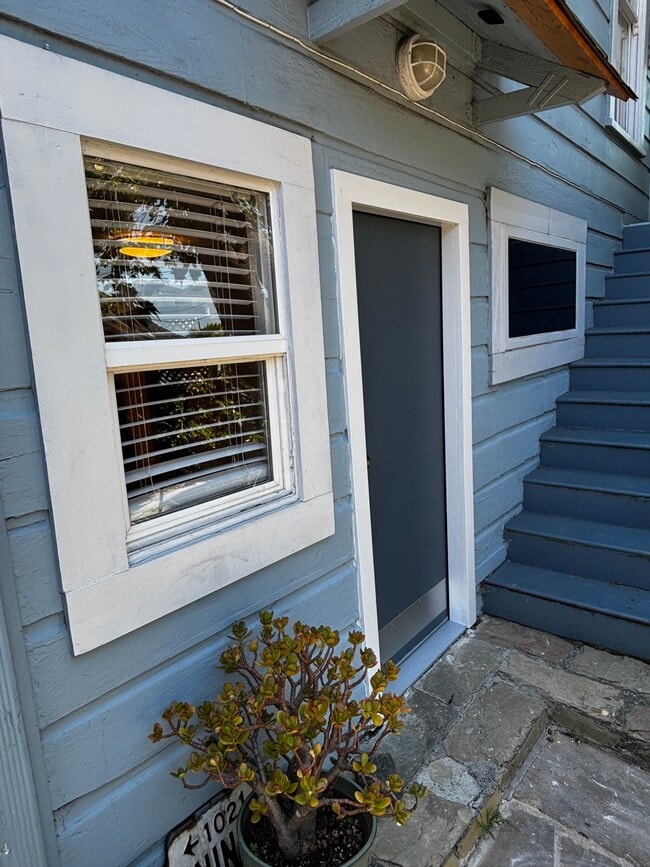 Entry lower unit - 2411 8th St